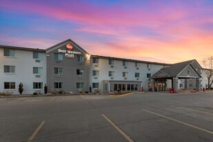 Best Western Plus Altoona Inn - Motel