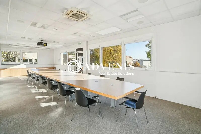 Bureau dans Villepinte à louer - Photo du bâtiment - Image 2 de 12