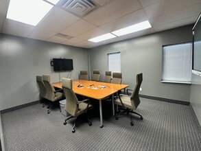 9400 Williamsburg Plaza, Louisville, KY for lease Interior Photo- Image 1 of 8