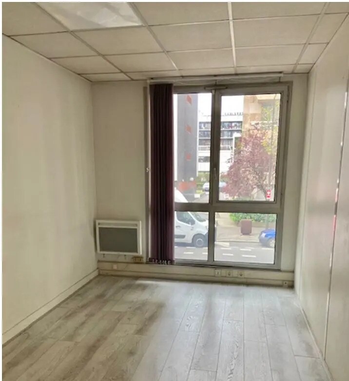 Office in Boulogne-Billancourt for lease Interior Photo- Image 1 of 6