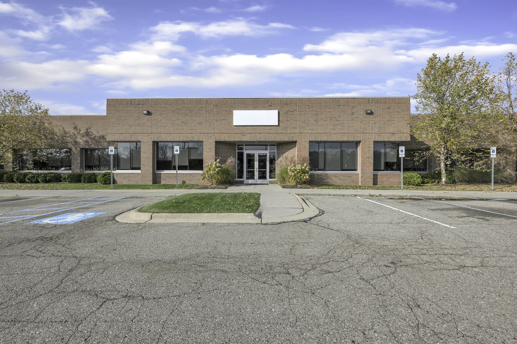 39500 MacKenzie Dr, Novi, MI for lease Building Photo- Image 1 of 8