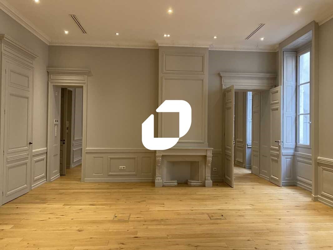 14 Rue Royale, Lyon for lease Interior Photo- Image 1 of 9