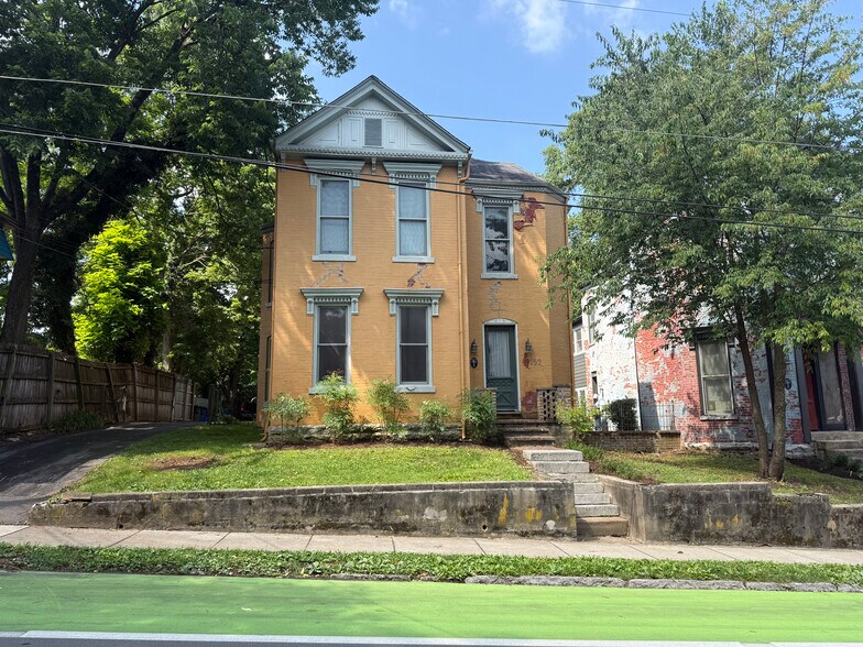 152 E Fourth St, Lexington, KY à vendre - Photo du bâtiment - Image 1 de 23