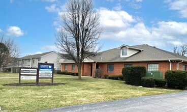 820 S Bartlett Rd, Streamwood, IL for lease Interior Photo- Image 2 of 10