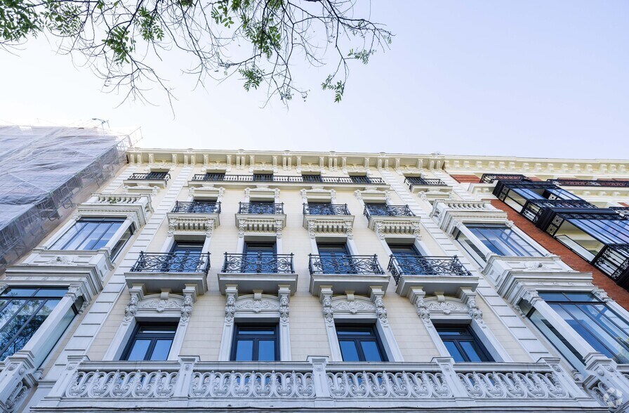 Paseo de Recoletos, 33, Madrid, Madrid à louer - Photo du bâtiment - Image 3 de 10