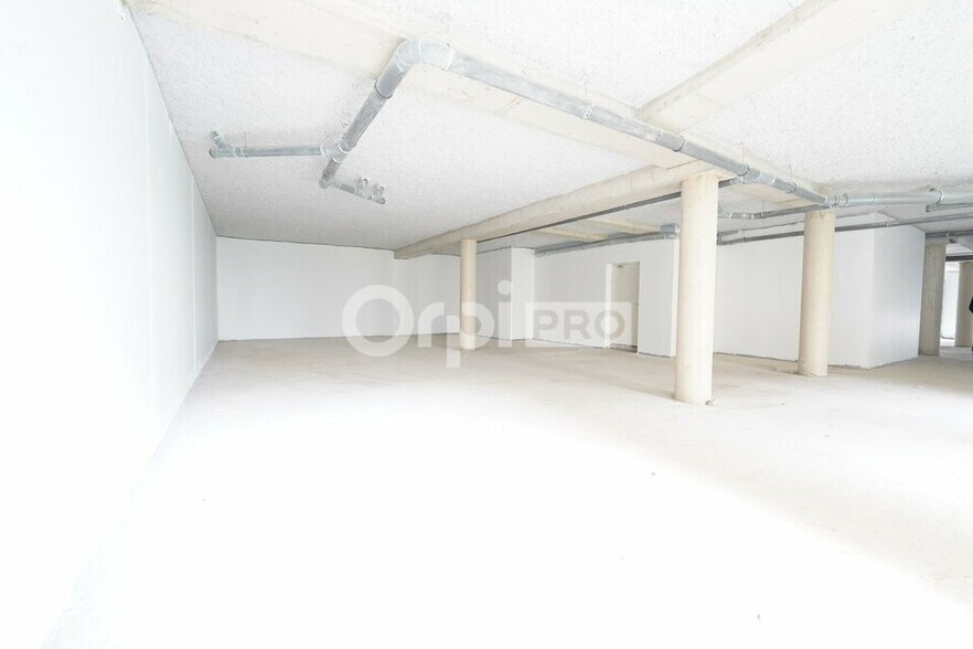 29 Rue Gantillon, Villefranche-sur-Saône for lease - Interior Photo - Image 2 of 11
