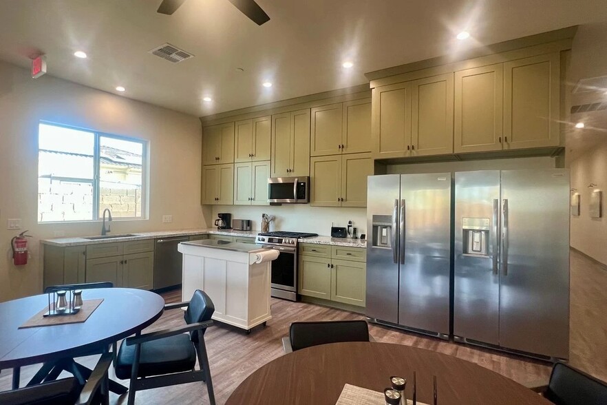 16020 N 37th St, Phoenix, AZ for sale - Building Photo - Image 2 of 9