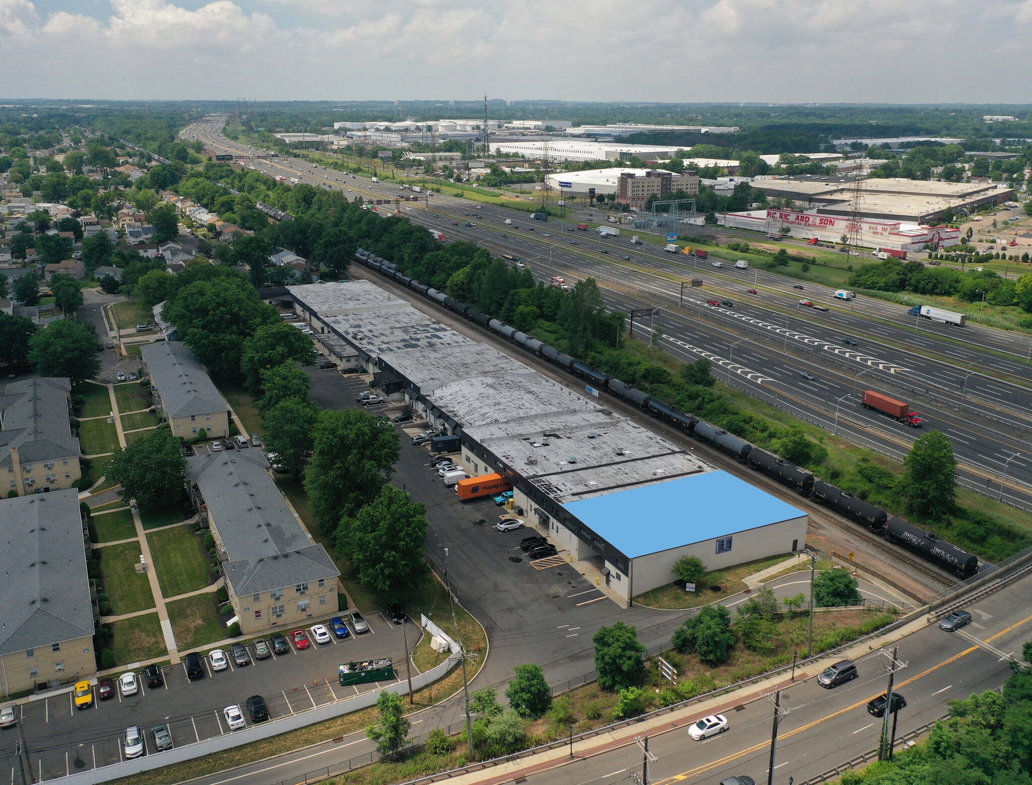 1001 Roosevelt Ave, Carteret, NJ à louer Photo intérieure- Image 1 de 2