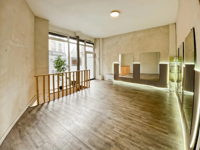 Commerce de détail dans Paris à louer - Photo du bâtiment - Image 2 de 7