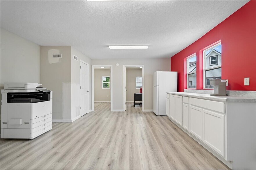 226 E Pendleton Ave, Lapel, IN à vendre - Photo du bâtiment - Image 3 de 12