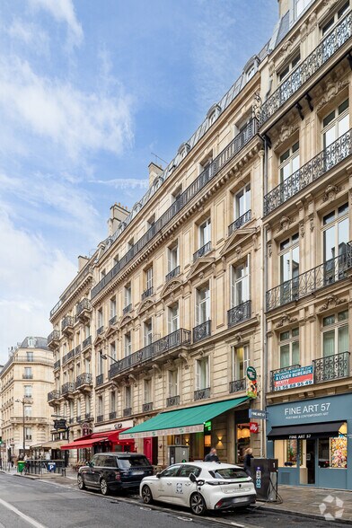 Rue Pierre Charron, Paris à louer - Photo du bâtiment - Image 2 de 3