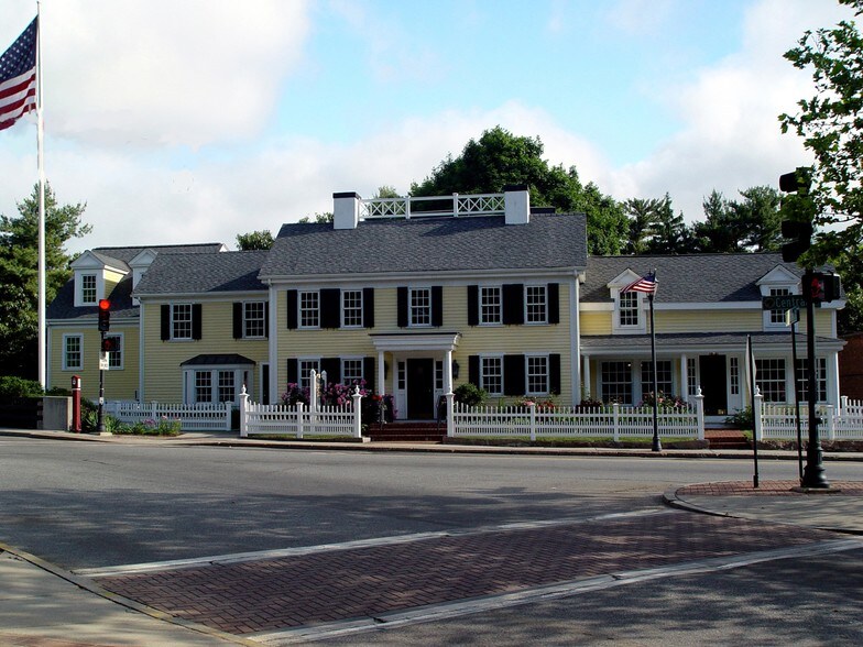 103 Central St, Wellesley, MA à louer - Photo du bâtiment - Image 3 de 8