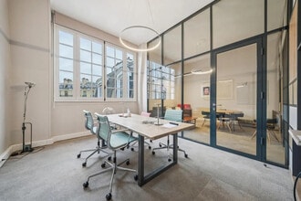 44 Rue Copernic, Paris à louer Photo du bâtiment- Image 2 de 3