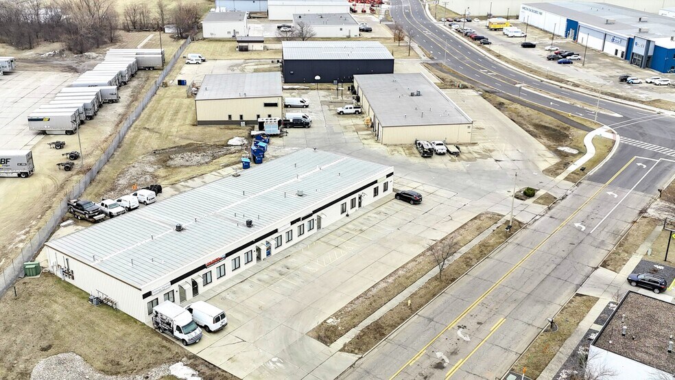 1624/1628/1630 Commerce Parkway portefeuille de 3 propriétés à vendre sur LoopNet.ca - Photo du bâtiment - Image 2 de 17