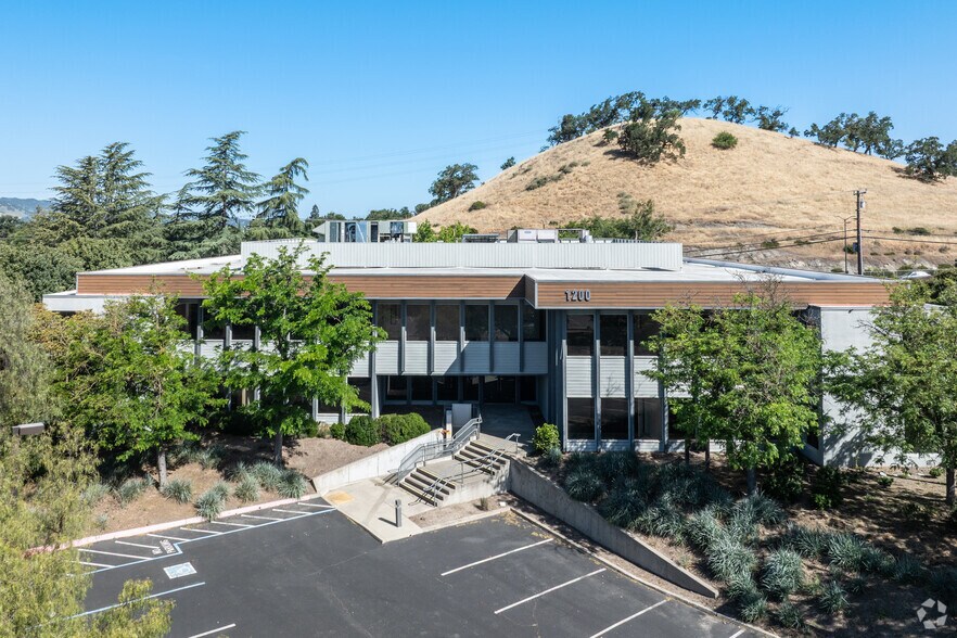 1200 Montego Way, Walnut Creek, CA à vendre - Photo du bâtiment - Image 2 de 7