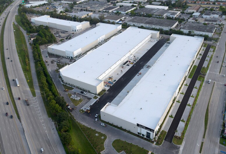 12700 NW Le Jeune Rd, Opa-locka, FL à louer - Photo du bâtiment - Image 3 de 5