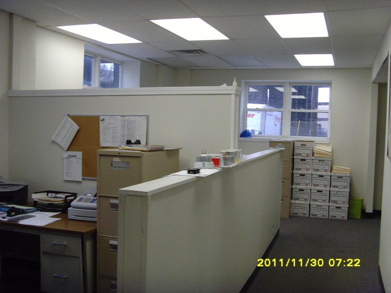 33 Hull St, Shelton, CT for lease - Building Photo - Image 3 of 4