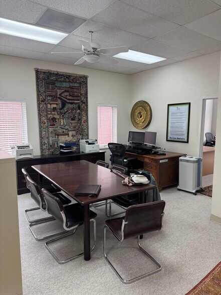6736-6744 Old Mclean Village Dr, McLean, VA for lease - Building Photo - Image 2 of 9