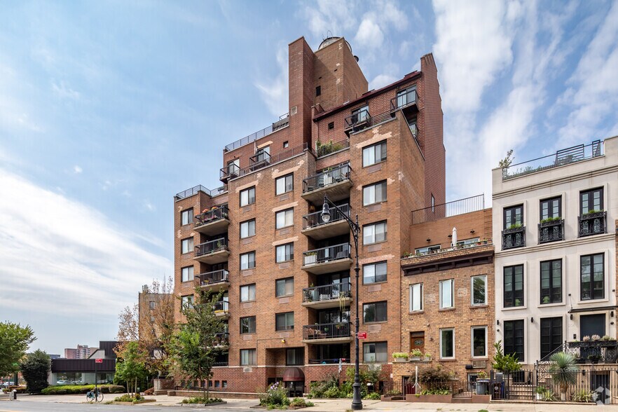 207 Prospect Park SW, Brooklyn, NY à louer - Photo du bâtiment - Image 3 de 27