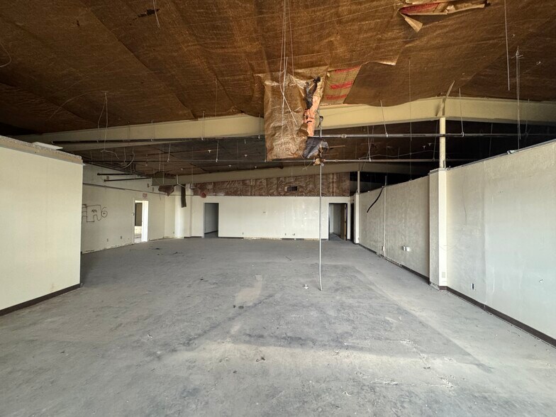 1411-1415 N Norma St, Ridgecrest, CA à vendre - Photo du bâtiment - Image 3 de 21