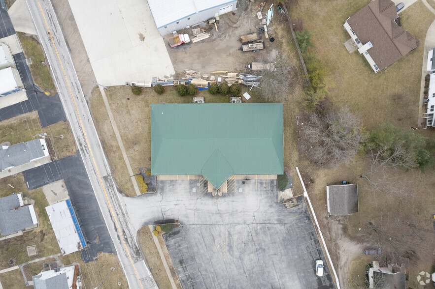 798 W Main St, Bellevue, OH for lease - Aerial - Image 2 of 5