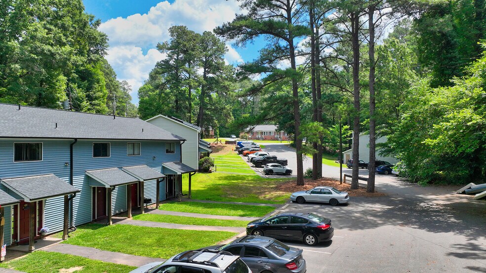 301 Wheel Hollow Trl, Sanford, NC à vendre - Photo du bâtiment - Image 2 de 5