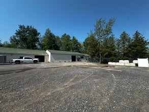 7702 Maltlage Dr, Bayberry, NY à louer Photo intérieure- Image 2 de 2