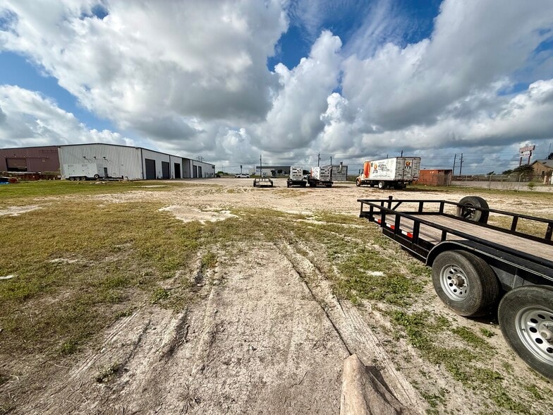 7410 Leopard St, Corpus Christi, TX for sale - Building Photo - Image 3 of 10