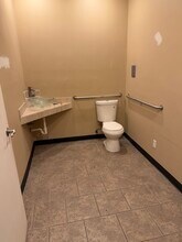 1400 Brundage Ln, Bakersfield, CA for lease Interior Photo- Image 2 of 3