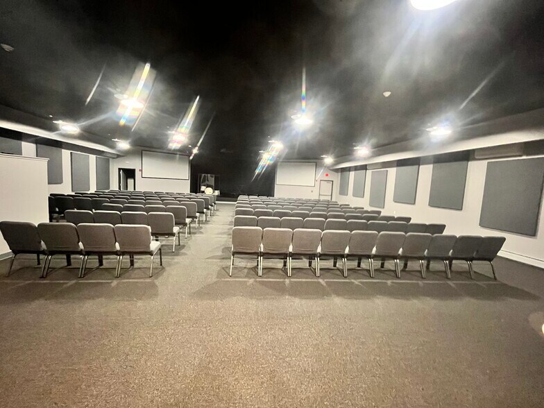 570 Park Ave, Keene, NH à vendre - Photo intérieure - Image 2 de 4