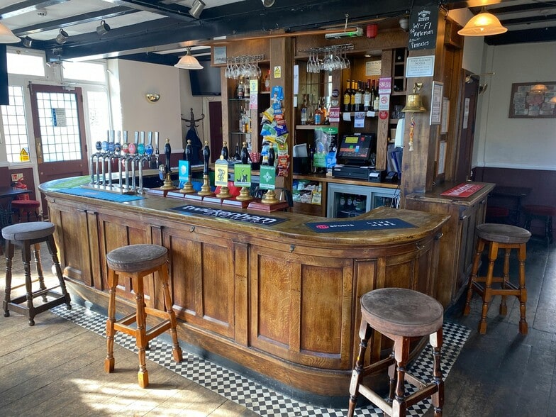 7 Fourth Cross Rd, Twickenham for lease - Building Photo - Image 3 of 14