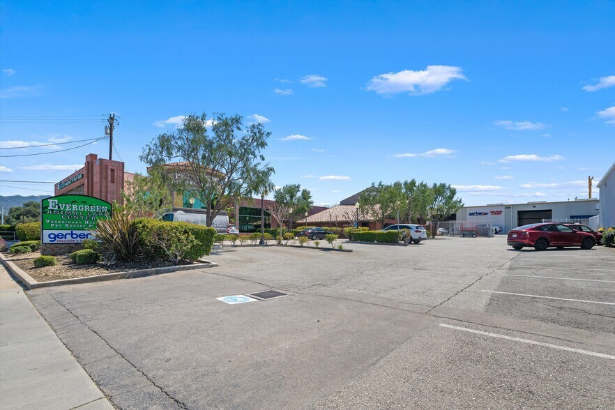 23945-23947 Newhall Ave, Santa Clarita, CA à vendre - Photo du bâtiment - Image 3 de 16