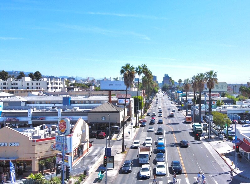 7055-7077 W Sunset Blvd, Los Angeles, CA à louer - Photo du bâtiment - Image 2 de 5