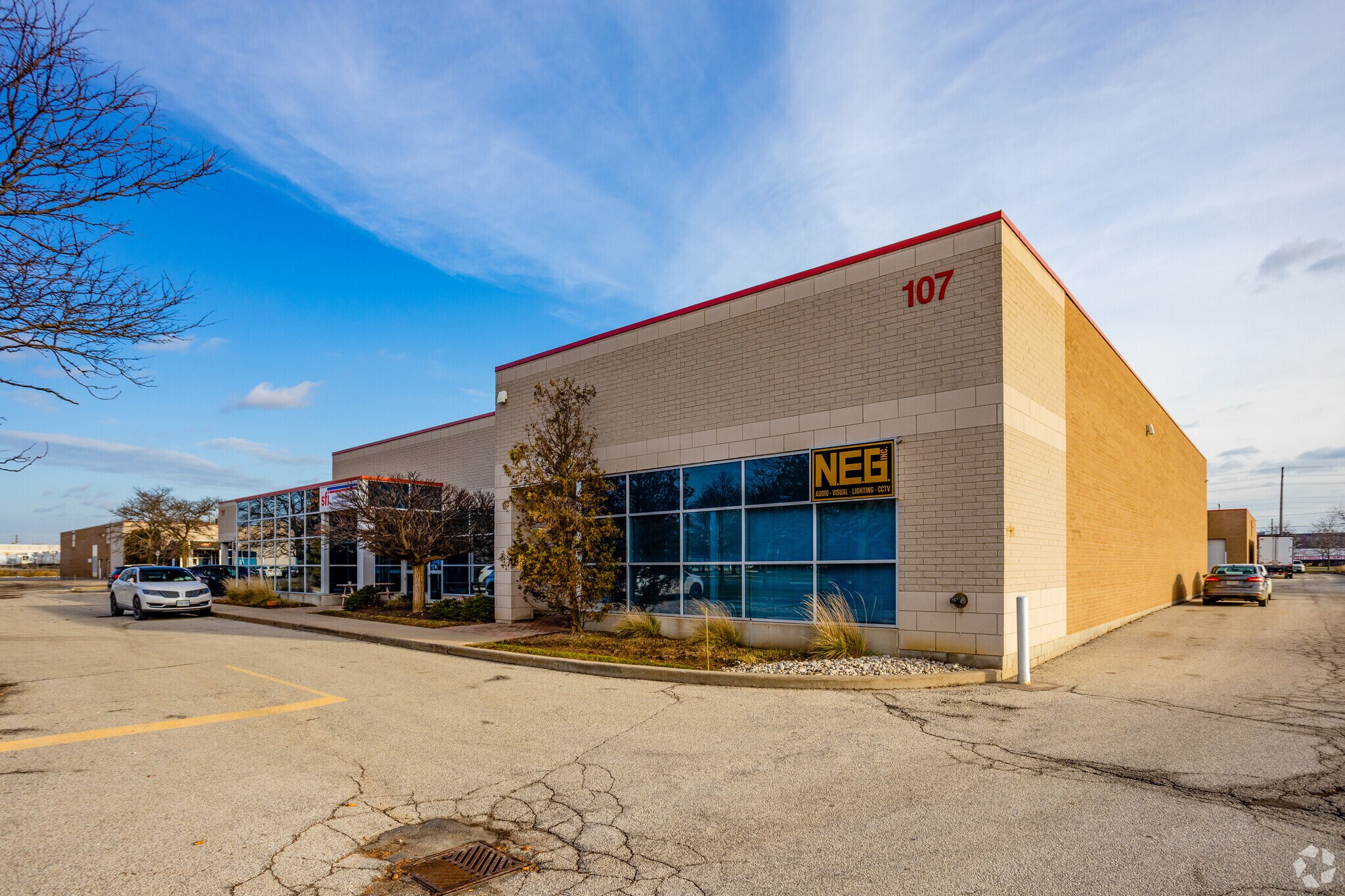 107 Woodbine Downs Blvd, Toronto, ON for sale Primary Photo- Image 1 of 1