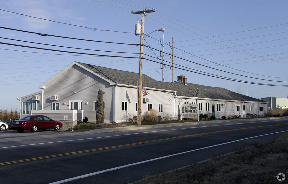 983 Main Rd, Tiverton, RI à vendre - Photo principale - Image 1 de 1