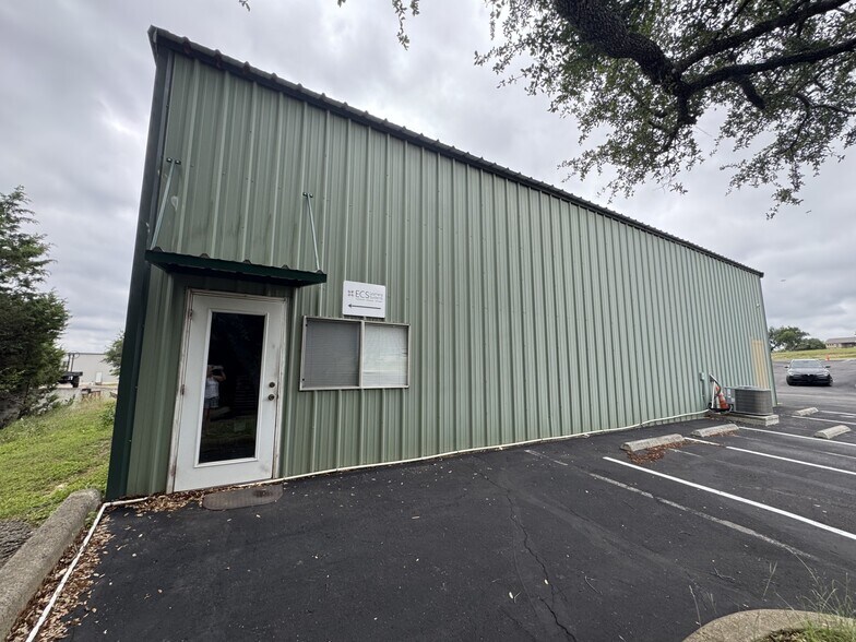 115 Kestrel Dr, Spring Branch, TX for lease - Building Photo - Image 2 of 10