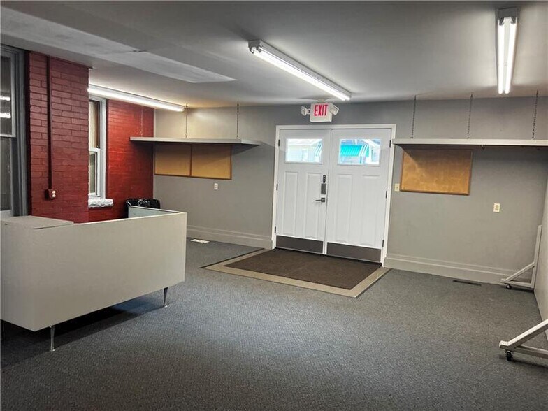 509 2nd Ave, Beaver Falls, PA à vendre - Photo intérieure - Image 2 de 3