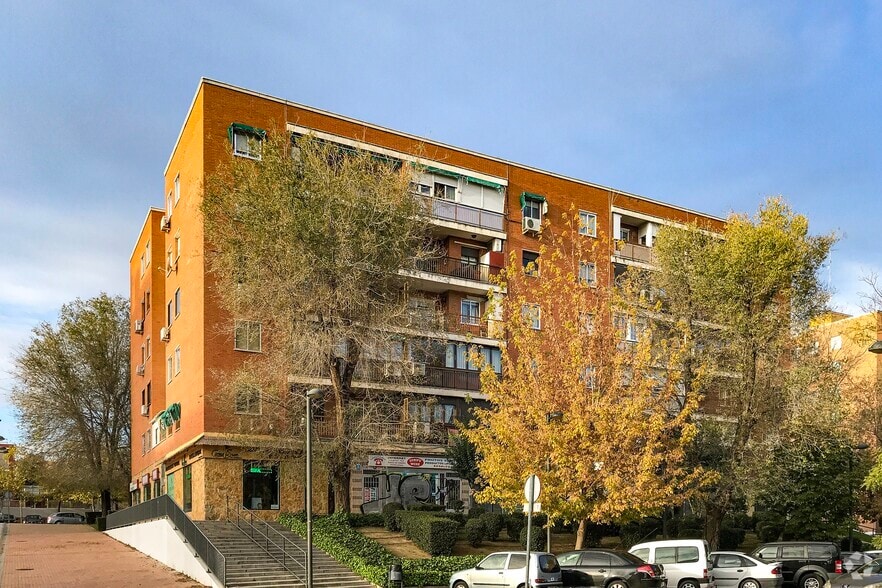 Calle Río Ebro, 5, Móstoles, Madrid for sale - Building Photo - Image 2 of 2