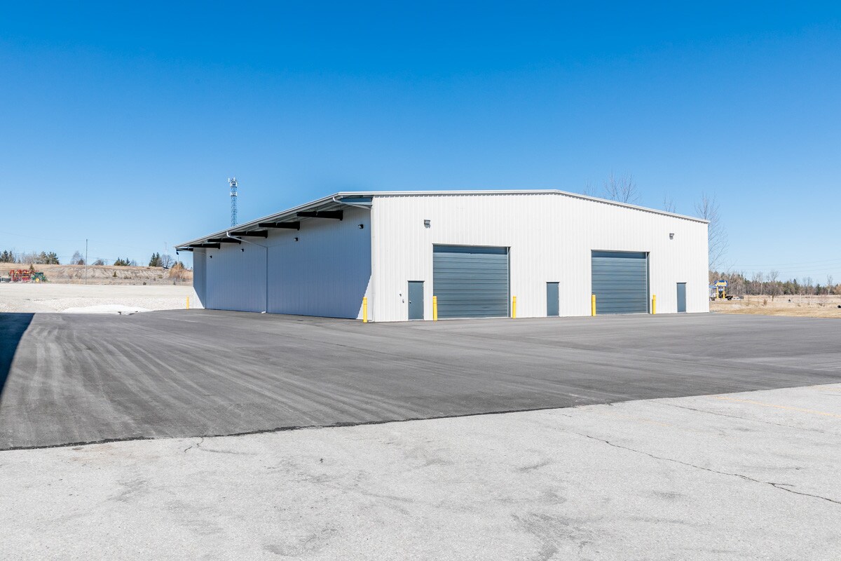 4905 Dean Dr, Adjala-Tosorontio, ON for sale Primary Photo- Image 1 of 1