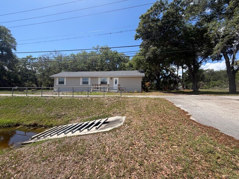 2175 N McMullen Booth Rd, Clearwater, FL à louer - Photo du bâtiment - Image 3 de 17