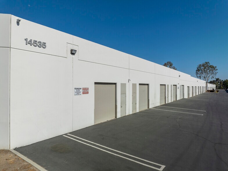 14525 Valley View Ave, Santa Fe Springs, CA à louer - Photo du bâtiment - Image 3 de 13