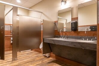 102 Walnut St, Winona, MN à louer Photo du bâtiment- Image 2 de 6