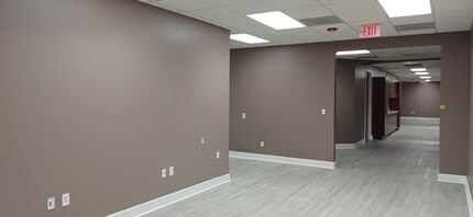290 NW 165th St, North Miami Beach, FL for lease Interior Photo- Image 1 of 16