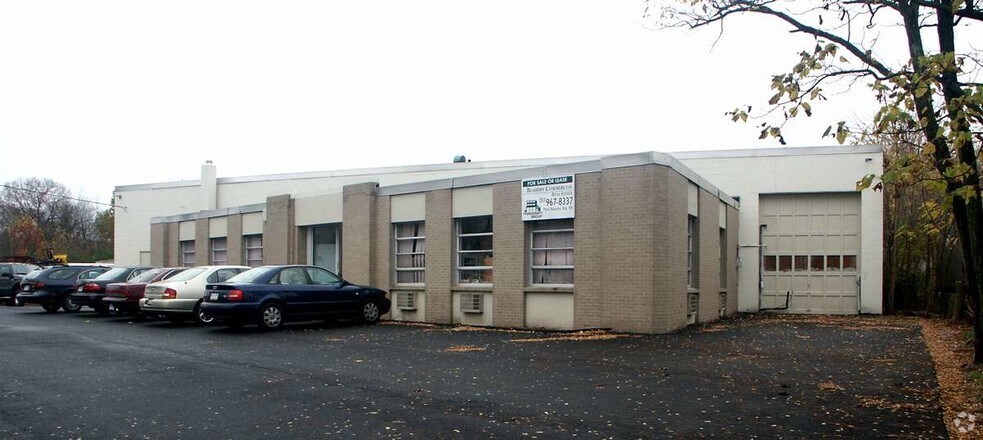 47 Larkin St, Stamford, CT à vendre - Photo du bâtiment - Image 3 de 9