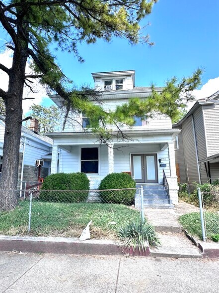 2711 W Market St, Louisville, KY à vendre - Photo principale - Image 1 de 1