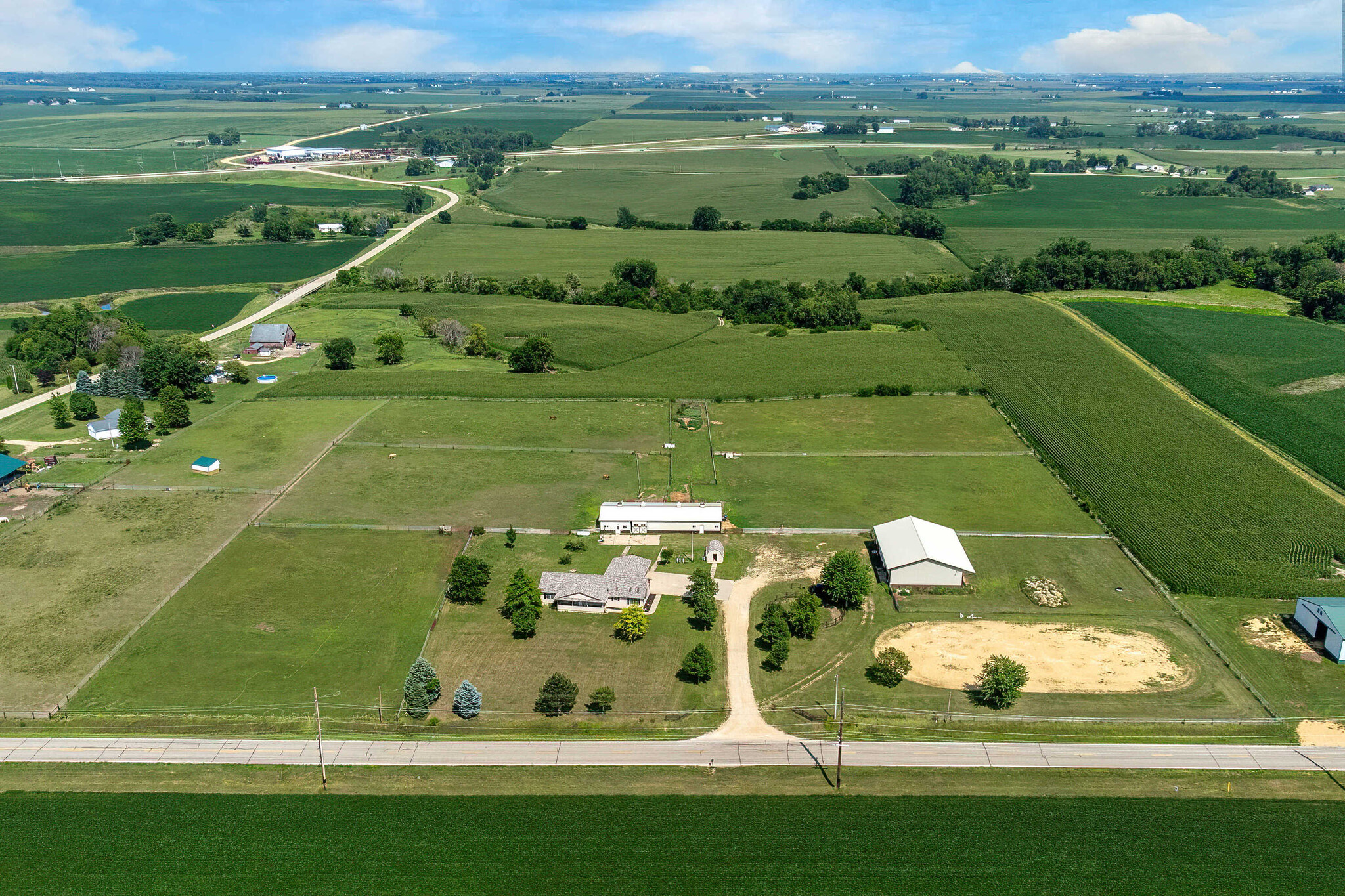 2135 260TH Avenue, De Witt, IA for sale Primary Photo- Image 1 of 1