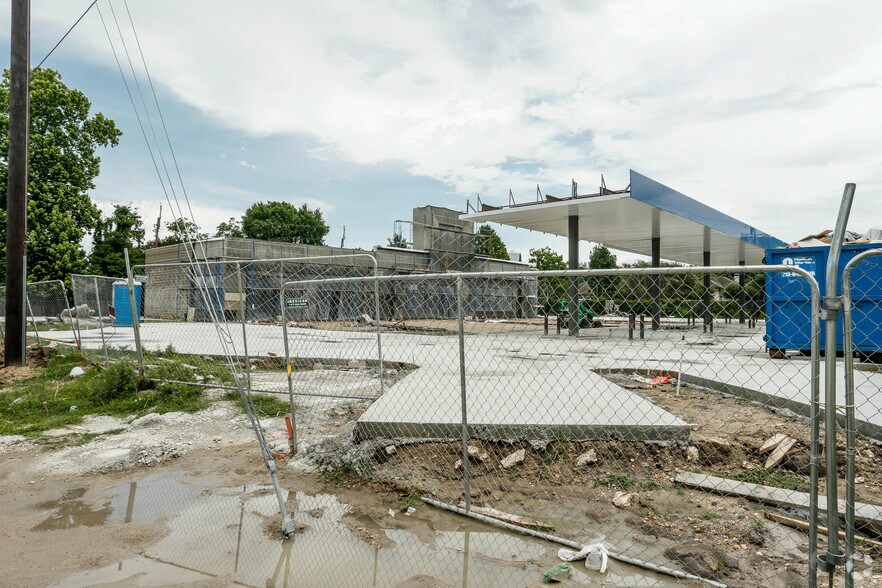 914 W Greens Rd, Houston, TX for lease - Building Photo - Image 2 of 4