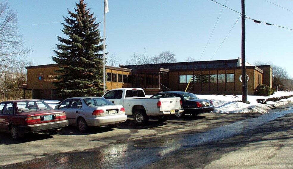 12 Cork Hill Rd, Franklin, NJ à louer - Photo du bâtiment - Image 3 de 16