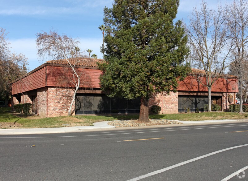 9833 Horn Rd, Sacramento, CA à louer - Photo du bâtiment - Image 1 de 2