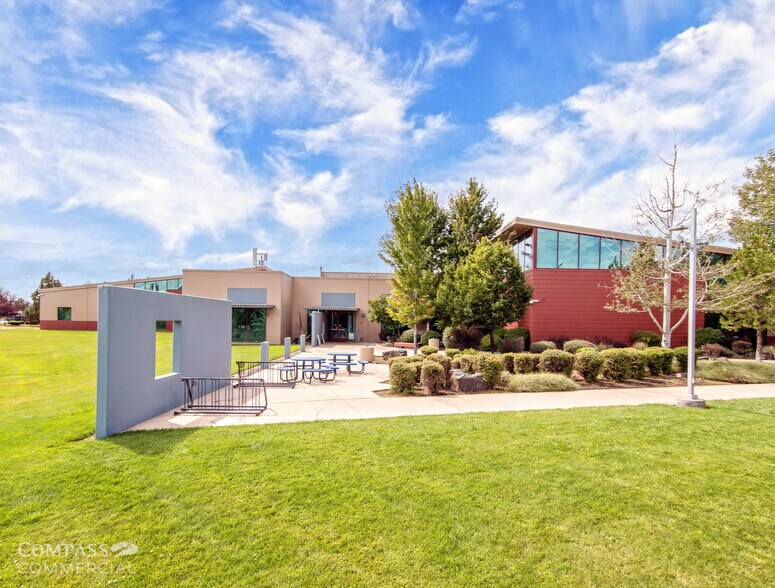 2999 SW 6th St, Redmond, OR à louer - Photo du bâtiment - Image 1 de 40